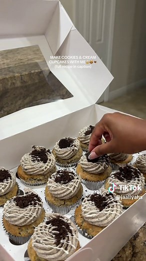 Delicious Cookies & Cream Oreo Cupcakes Recipe
