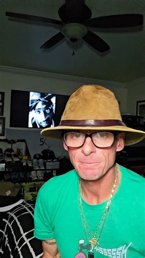 #unity #power #people 🌎✌️♥️☮️🎼🎹= From the American Revolution to the fight for women’s suffrage, from civil rights marches to Gandhi’s nonviolent resistance, history shows us one truth: change happens when people unite. The Arab Spring, labor movements, and the push for an 8-hour workday all prove that collective action shapes the world. This short is a reminder: you are part of the force that moves humanity forward. The time is now folks! | StandTall Sneakers