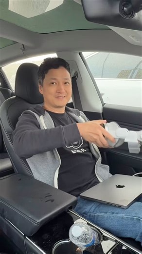 1.8K views · 28 reactions | Is it the ultimate portable recliner workstation setup with Apple Vision Pro? #avp #apple #workstation #remotework #remoteworker | Tools. Electro. DIY | Facebook