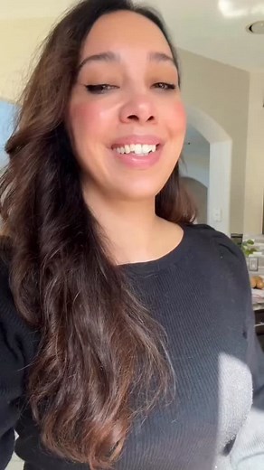 If planning a dinner party menu feels overwhelming… this is the simplest template that never fails me. Choose: • 1 main course • 1 side • 1 bread • 1 salad • 1 dessert Five dishes. Balanced flavors. Zero stress. This formula keeps the menu elevated but manageable, and it gives you the freedom to mix homemade with store-bought, make-ahead with day-of, and still feel completely prepared. Hosting doesn’t have to be complicated — it just has to be thoughtful. This menu structure keeps every gatherin