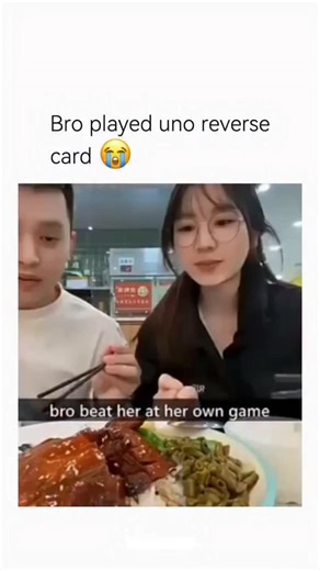 Soul.scroll on Instagram: "日本利用压电瓷砖将脚步转化为电能。这些瓷砖捕捉来自你脚步的动能。当你行走时，你的重量和动作会对瓷砖产生压力。瓷砖会轻微弯曲，从而产生机械应力。瓷砖内部的压电材料将这种应力转化为电能。每一步都会产生少量电荷，而数百万步结合在一起就能产生足够的电力来驱动 LED 灯、数字显示屏和传感器。在像涩谷车站这样繁忙的地方，每天大约有 240 万个脚步为这一系统作出贡献。这些电能可以被储存或立即使用，从而减少对传统电力来源的依赖，并支持可持续的城市基础设施。这种方法将日常运动转化为实用的可再生能源 #日本 #知识 #事实 #你知道吗 #推荐 科技 创新 历史 技术 实验 热门 🎂要怎麼不經意的讓另一一半看到這篇文👀 儀式感滿滿🈵🔜蛋糕小熊蠟燭旋轉褸盒🕯️ 嘿~閉上眼睛～許個願吧✨ 希望你的願望會實現 （偷偷按下機關）有我幫你準備的小驚喜唷 ⚠️ 商品是蛋糕小熊機關盒 沒有附戒指💍禮物要自己準備唷 流行周邊好物推薦搜尋 ✨ 玩具公仔搜尋🔍 寵物周邊搜尋 🔍 勗新商品資訊請看限時動態精選💭 下單方式🛒 🔜留言”+1；小編火速回覆