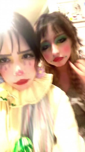 the clown makeup never ends :3