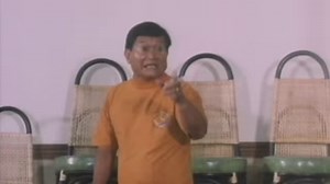 93K views · 1K reactions | 15-minutong marathon ng bakasyon ng hairy alien sa earth. Nandiyan ang mga nalokang tao sa kaniyang pagdating, ang hairless este tao sa loob ng isang buwan, at ang adventures niya bilang kasambahay at estudyante. Movie starring #JimmySantos #MarizRicketts and #RaymartSantiago | Viva Entertainment | Facebook