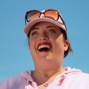 163K views | Feel like a star. ⭐️ Enjoy the 'Red Tarmac' treatment with Holiday Extras approved Meet and Greet airport parking.  Where are you jetsetting off to next?  | Holiday Extras | Facebook