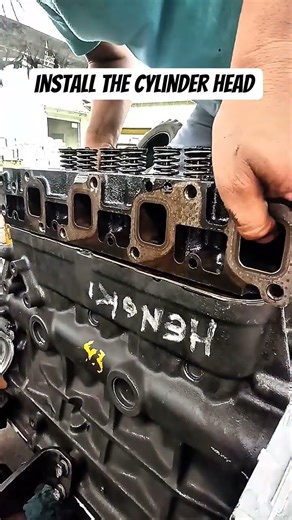 how install the cylinder head #shorts #machine #diy #enginerepair #cylinderhead