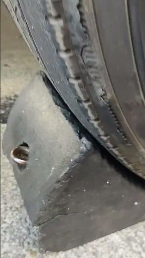 Wheel Chock Placement. Tip for New Truck Drivers. 🤯🤯