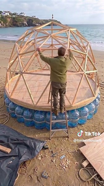 Sea Swimming Pool House Built with Fololo