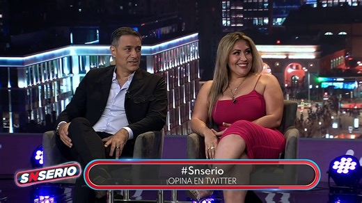 Adrián Marcelo se quita el pantalón en pleno programa