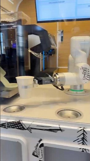 I Tried a Robot Barista (MT Comfort Coffee) #coffee #robot #robotics #barista