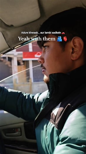 “Adure khwaab… aur lambi sadkein 🚗💔”“Safar lamba hai, par kahani abhi bhi aduri hai…