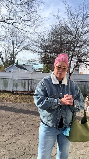 Discover the Original Kiss Lock Queen's Blue Wave Style