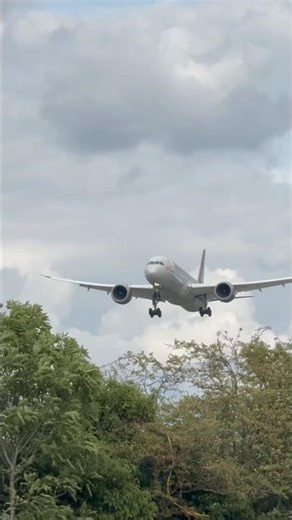 ❤️✈️ This One Has a Story — Virgin 787 “Lucy in the Sky” #virginatlantic #wingsandrunways