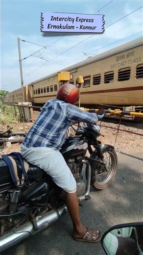 Furious Intercity Express- Spotting at level cross #Shorts #Trains #Railway #TrainSpotting