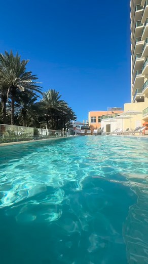 Lazy Sunday at home… people always ask why we never leave home on the weekends. I’m fine here. Sometimes we actually do move from the beach to the pool and back🤷‍♂️ | Sam Champion