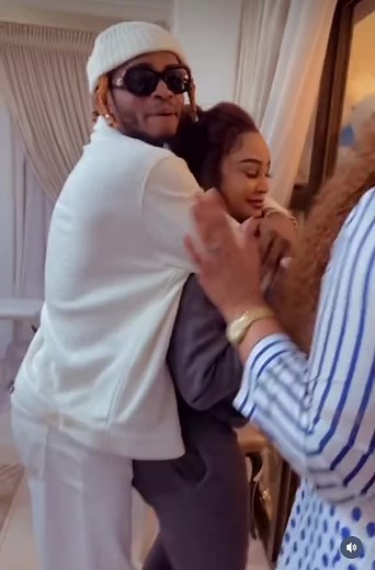 Diamond Platnumz dancing with Zari while Zuchu is missing in action! #diamondplatinumz #diamondplatnumz_trends #kenyatrends #facebookreels #IpoSiku | Bedaya Towet