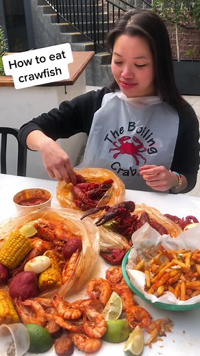 Live Crawfish Season Tutorial - How to Eat Crawfish