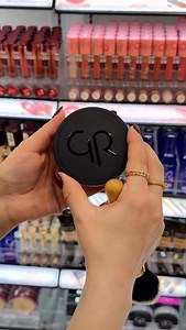 𝐆𝐨𝐥𝐝𝐞𝐧 𝐑𝐨𝐬𝐞 𝐋𝐨𝐧𝐠 𝐖𝐞𝐚𝐫 𝐅𝐢𝐧𝐢𝐬𝐡𝐢𝐧𝐠 𝐏𝐨𝐰𝐝𝐞𝐫 দিয়ে আপনার মেকআপ থাকবে দিনভর নিখুঁত। ফাউন্ডেশনকে সেট করুন, অতিরিক্ত তেল কমান আর পান ম্যাট ফিনিশ! 💖 | Golden Rose Bangladesh