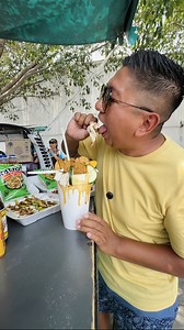 Probando los Mariscos de la Combi ¡Tremendas joyitas que encontramos aquí! Mi favorito el ceviche Mazatlán, chécale primo te anticipo que se te va a antojar… 🤤🦐🍋 | Javier Borgúa