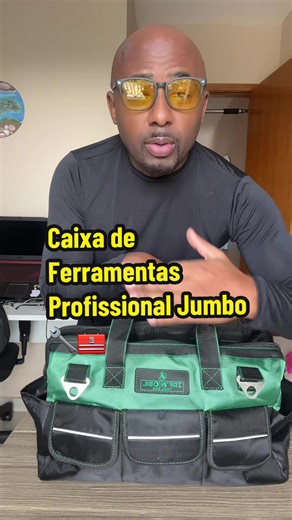 Caixa de Ferramentas Profissional Jumbo 🔧🧰 Baú em lona reforçada, resistente à água e arranhões. Ideal para soldadores, eletricistas e manutenção industrial. Conta com divisórias internas, grande capacidade, é portátil, durável e feita para o dia a dia pesado #Ferramentas #ManutençãoIndustrial #Profissional #Organização
