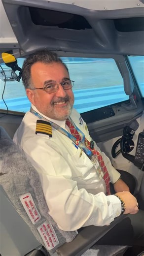 uFly Simulator Inc. on Instagram: "⭐️Meet the tiller: the pilot’s secret steering wheel on the ground. Turn it left ➡️ the aircraft turns left Turn it right ➡️ the aircraft follows you Come try it on our 777 or 737 simulators! 🛫 #uflysimulator #foryou #toronto #aviationlovers #letsfly #todotoronto #flightsimulator #boeing777 #trend"