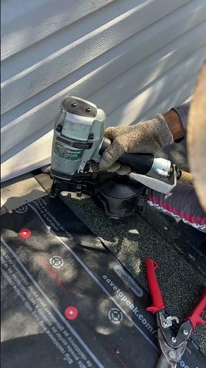 Watch How To Install Flashing The Right Way!🏡 #roofing #construction #homedecor