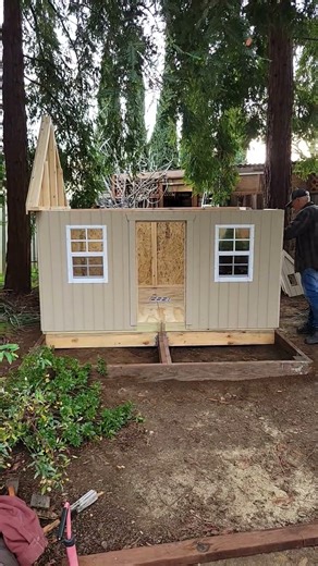 Building A Playhouse in 20 seconds PART 1 #christmas #gift #homestead