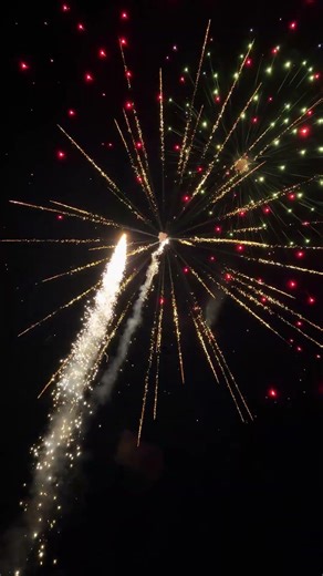 Hand firing 4” shells and 2 8” Shells #fireworks #displayshells #fireworksclub #4thofjulyfireworks