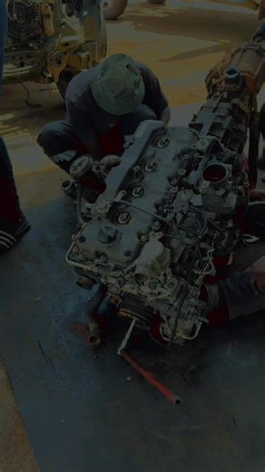 Isuzu KB300 4JJ1 Motor Rebuild Process