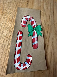 Painting a bow on a candy cane #bannerartist #bannerpainting #bow #candycane #paintwithme | Poppies and Paint