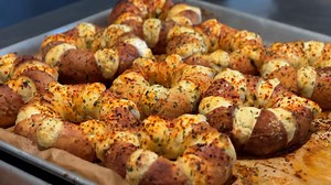 Calic Bagel's stuffed and 'Rip & Dip' varieties are revolutionizing bagel culture in Southern California. | Localish