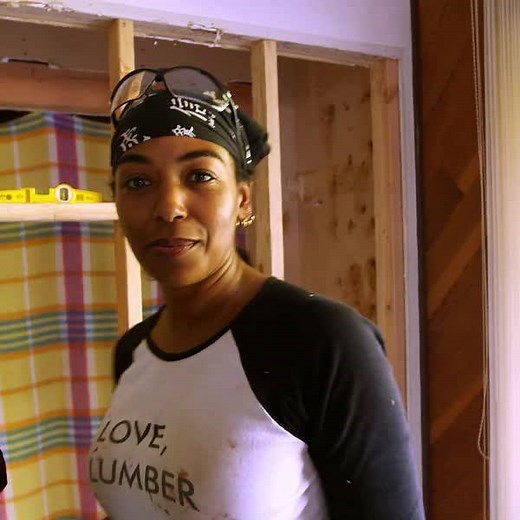 When moving isn't an option, Ananda Lewis will come into your home and #ChangeYourSpace. Watch her new show today at 1|12c #OnHGTV | HGTV