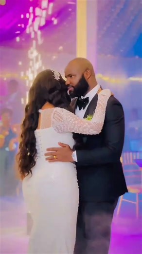 Beautiful Bride and Groom Dance on Stage#wedding#love#beauty #wedding #bridemaid#duet#bridesmaids