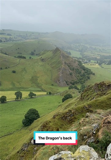 📍Chrome Hill SK17 0RW Chrome Hill or as it’s know the Dragons back is a famous hiking hill in the Peak District, just south of Buxton in Derbyshire. Chrome Hill has a fascinating origin going back over 300–340 million years: \t•\t🌊 It was originally a coral reef under a tropical sea during the Carboniferous period. \t•\t🪨 The hill is a limestone reef knoll—a fossilised reef structure made from ancient marine life like corals, algae, and shell creatures. \t•\t⛰️ Over millions of years, softer 