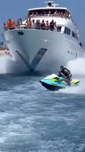🚤😱 Jet ski gets sucked UNDER a yacht — and the yacht runs right over him! The guy disappears under the hull, takes a massive hit, and somehow still stays on the jet ski, shaking but alive. People on the yacht are frozen in shock — this could’ve ended so much worse. #wow #ai #fail #really #crash #jetski #yacht #ocean #closecall #viralvideo #shock #sea #ship #what #no #omg #haha #funny | The.worldai