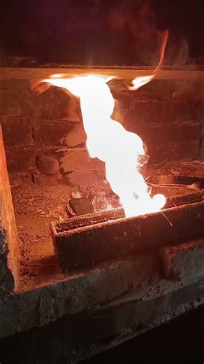 🪓Quenching a Simple Hatchet Head– The Blacksmith’s Own Axe ⚒️