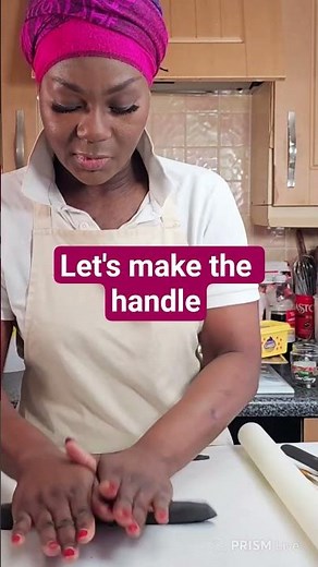 Turning Fondant Into a handbag Cake Handle|Making a handbag cake Part 7