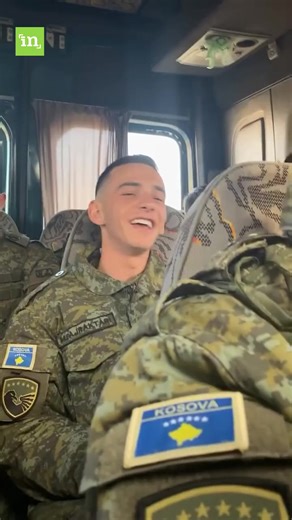 Ushtari i FSK-së Mirlind Bajraktari mahnit me zërin e tij, këndon këngën “Mora fjalë” | Insajderi