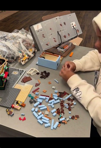 #oddlysatisfying #lego Tudor Corner #modularbuilding #chill