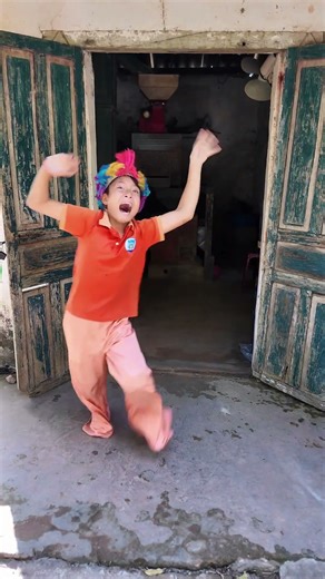 Chạy nhanh khỏi bộ xương đáng sợ 💀☠️#shorts