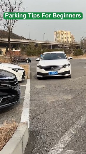 There are scratches on the car body, try the effect of toothpaste!#howto #cartok #car #automotive #driving #drivingskills #drivingtips #drivingschool #foryou #carsoftiktok | Driving Skills