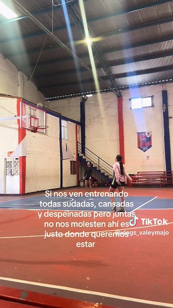 Disfrutando el baloncesto con amigas