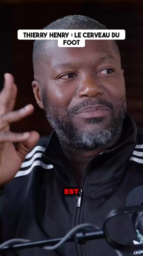 Djibril Cissé rend un hommage vibrant à l’immense culture foot de Thierry Henry. Entre deux anecdotes, il confie avoir observé le légendaire Titi pour décrypter ses appels de balle tranchants et sa finesse technique incomparable. Une masterclass sur ce qui fait d'Henry un joueur à part, presque inatteignable, vue par l'un des attaquants les plus iconiques du football français. Une séquence passionnante extraite de la saison 2 de Kampo. #thierryhenry #djibrilcisse #football #legende #kampo