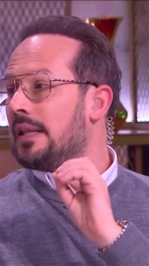 É oficial! Hugo Mendes confirmou no último episódio do ‘Passadeira Vermelha’ que Gonçalo Cabral e Daniela Lázaro são um casal e até já namoram desde o verão do ano passado. | Fama Show