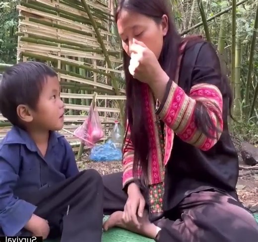 29K views · 312 reactions | Single Mom Using Bamboo Tree to Build House, The Rain Comes | Blue Life | Facebook