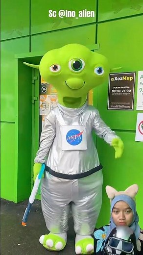 ALIEN TURNS INTO A WOMAN 😂 #shorts #funny #dubbing @Ino_alien