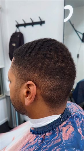 Isaiah Taylor | Los Angeles Barber on Instagram: "A bald fade tutorial 💇🏽‍♂️. The guards I used for this haircut 👇🏽 #1/2 guard #1 guard #1 1/2 guard In this exact sequence!"