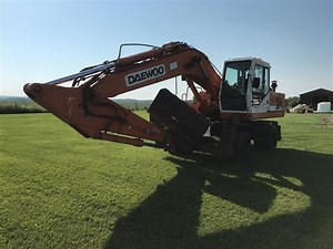 1996 Daewoo Solar 200 W-III Wheeled Excavator | Construction