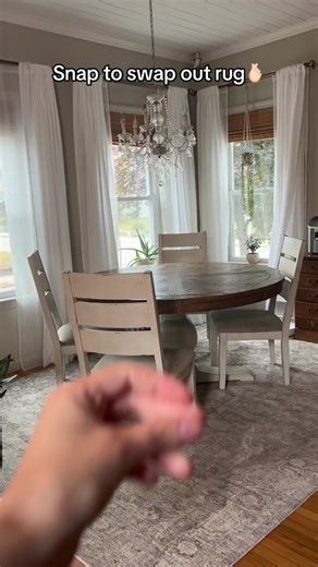 Now I just need to get a new chandelier! This area rug hands down the best area rug I have found that leans more traditional & looks vintage inspired. Love love love this area rug #arearug #loloirugs #vintageinspired #traditionaldecor