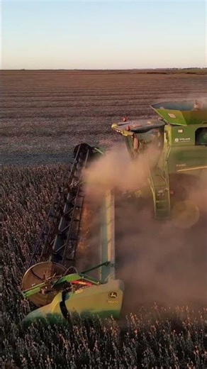 🌾 John Deere S680 Combine | Harvest Power in Action#johndeeres680 #combineharvester #dronefarming