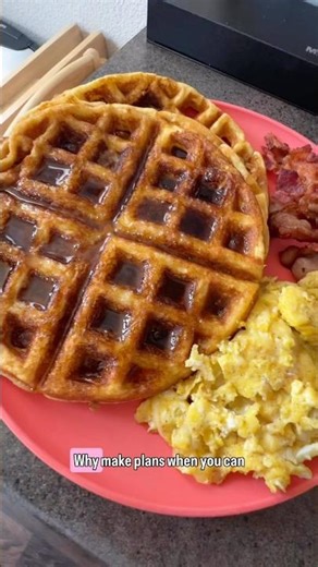 HOMEMADE WAFFLE RECIPE | BREAKFAST IDEAS | COOK WITH ME 🧇